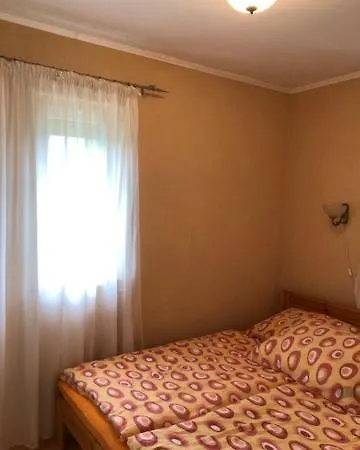 Goldwert Apartman * Kehidakustány